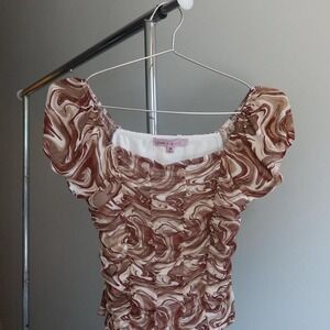 Cute brown and white ruffle top with a flattering fit Y2K Vintage‎ Womens